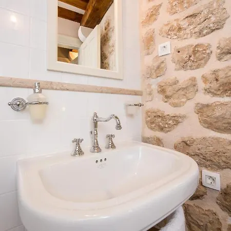 城墙度假屋 度假居 *