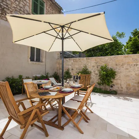 城墙度假屋 * 赫瓦尔