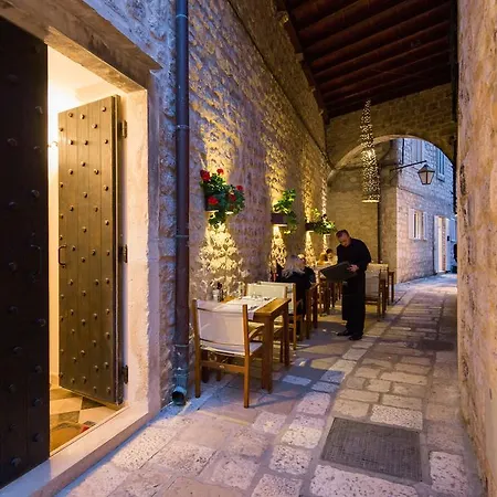Walls Hvar Town