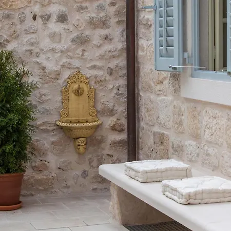 Walls Hvar Town
